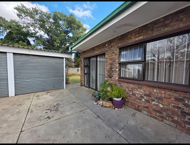 4 BEDROOM HOUSE FOR SALE IN VANDERBIJLPARK SW 2
